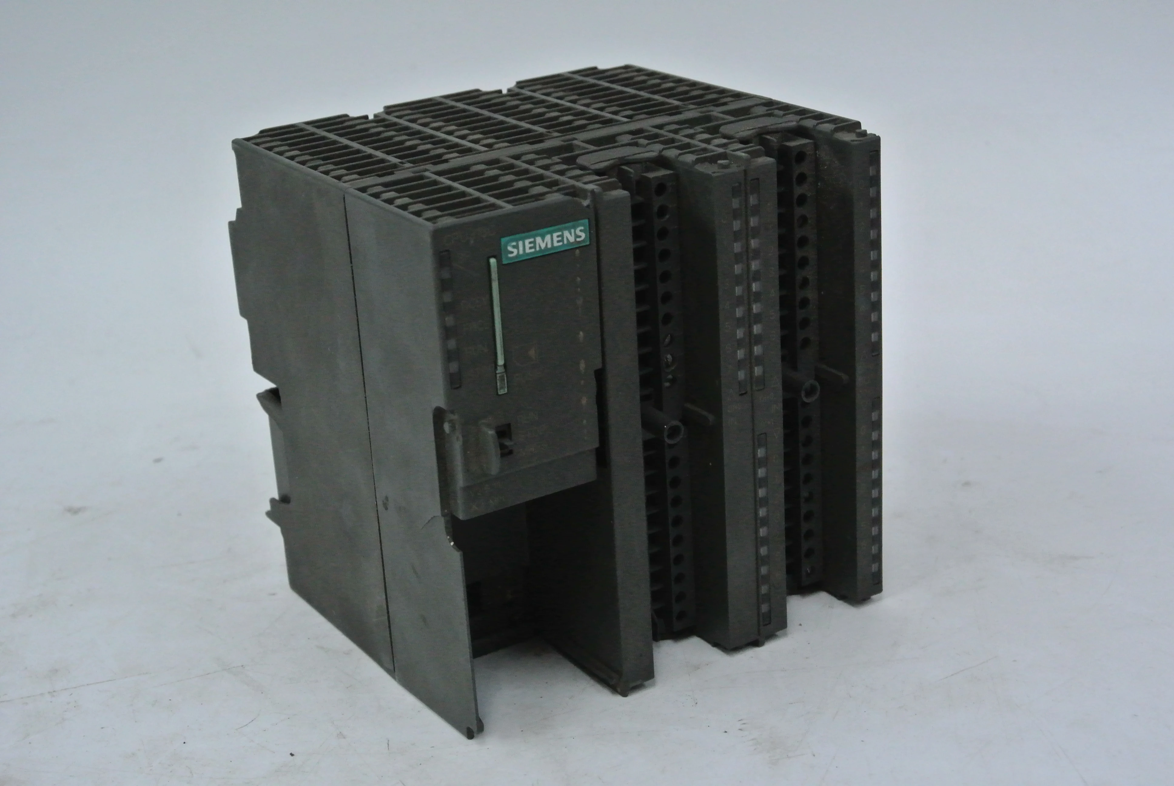 

6ES7133-1BL00-0XB0 используется в хорошем состоянии