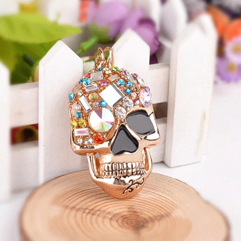 

Diamond-Studded Skull Keychain Metal Decorative Pendant Ornament