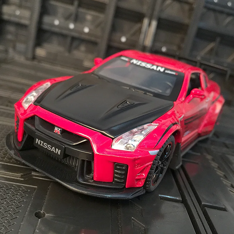 Фото Масштабная модель Nissan GTR35 (1:32) из сплава, с открывающимися дверями, капотом и багажником, имитацией звука и световых эффектов. №2