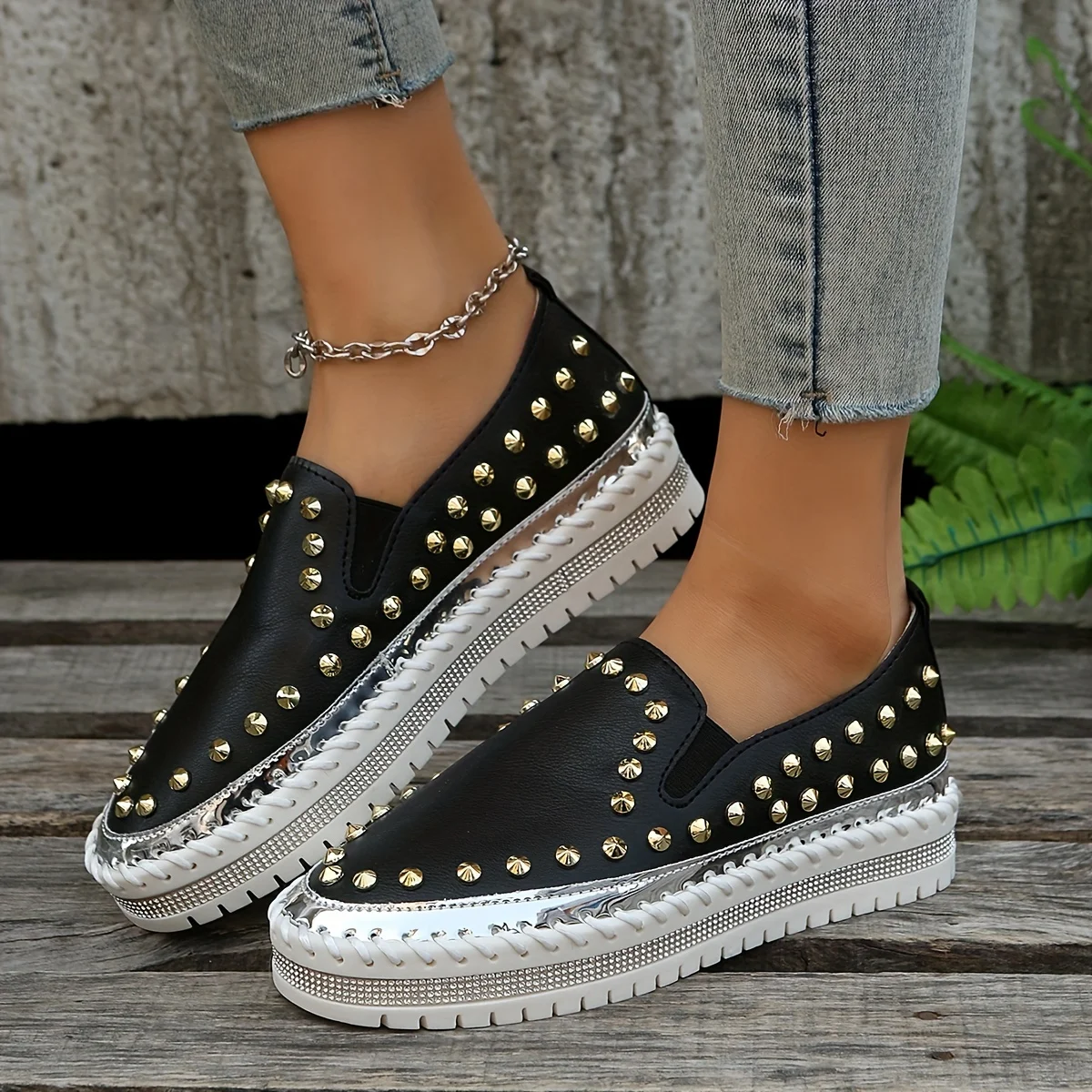 

Women's Studded Platform Loafers Stylish Round Toe Low Top Slip On Shoes Casual & Versatile Sneakers