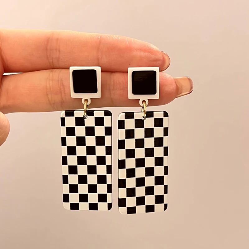 

925 Silver Needle Vintage Jewelry Black White Plaid Earrings Popular Design Elegant Temperament Women Earrings For Party Gifts