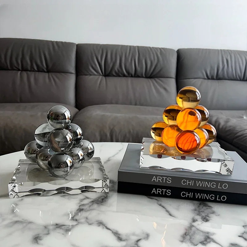 Простой современный светлый роскошный образец гостиной хрустальная пирамида