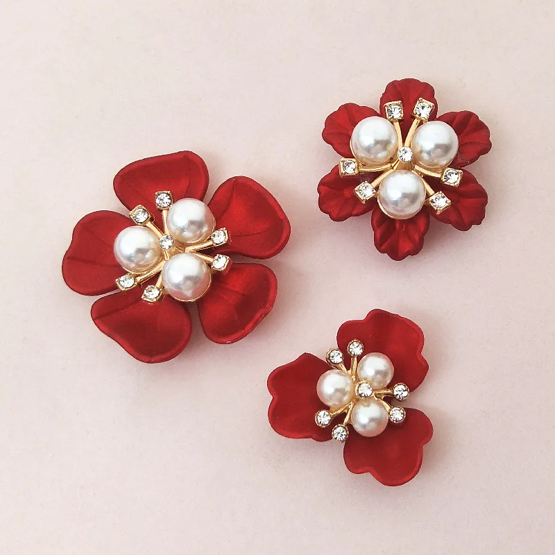 

10 Pcs New Resin Three-petal Flower Silk Texture Imitation Shell Flower Intense Red Brooch A Bridal Wrist Flower Material
