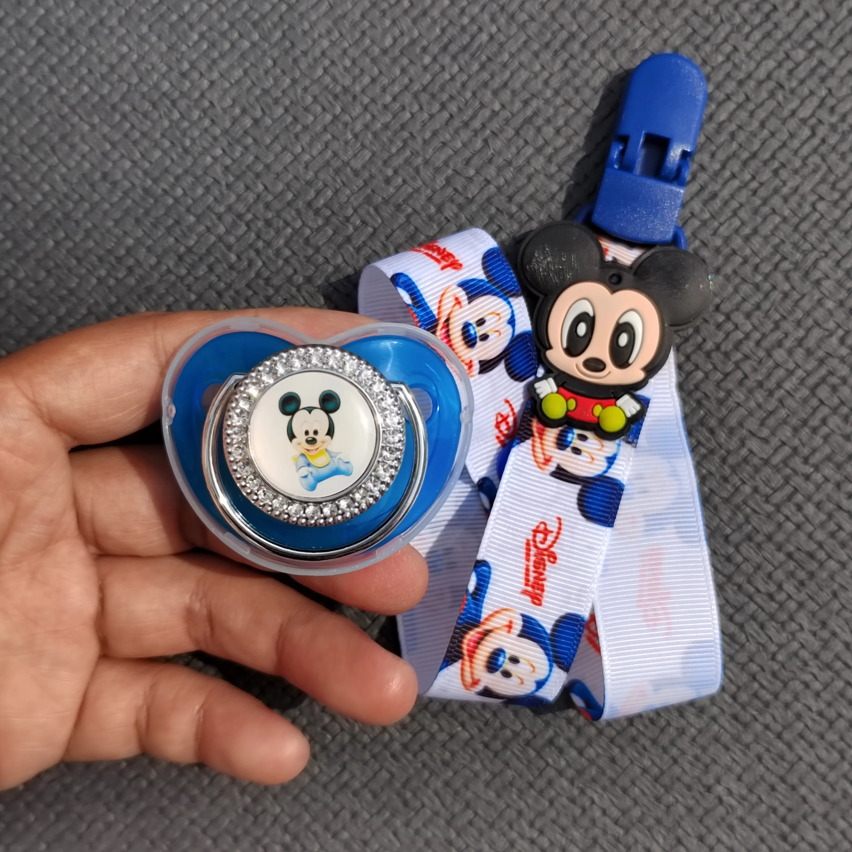 

Disney Cute Accessories Funny Mickey Cartoon Image Baby Pecifier Chains Holder Cotton Chupetes Para Bebes Portable Dummy Dolls