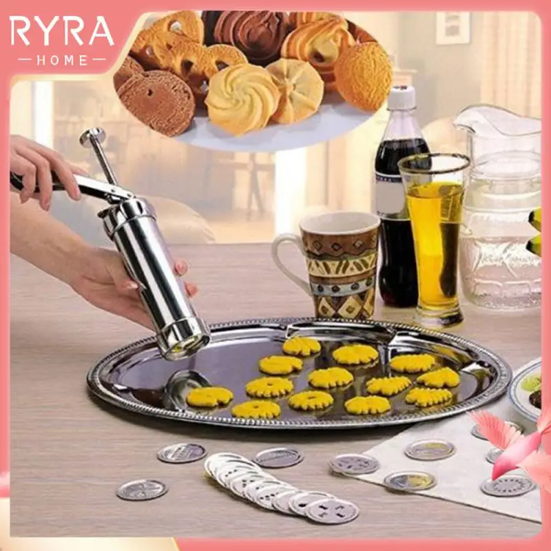 

Кухонный инструмент для выпечки, с 20 формочками и 4 насадками