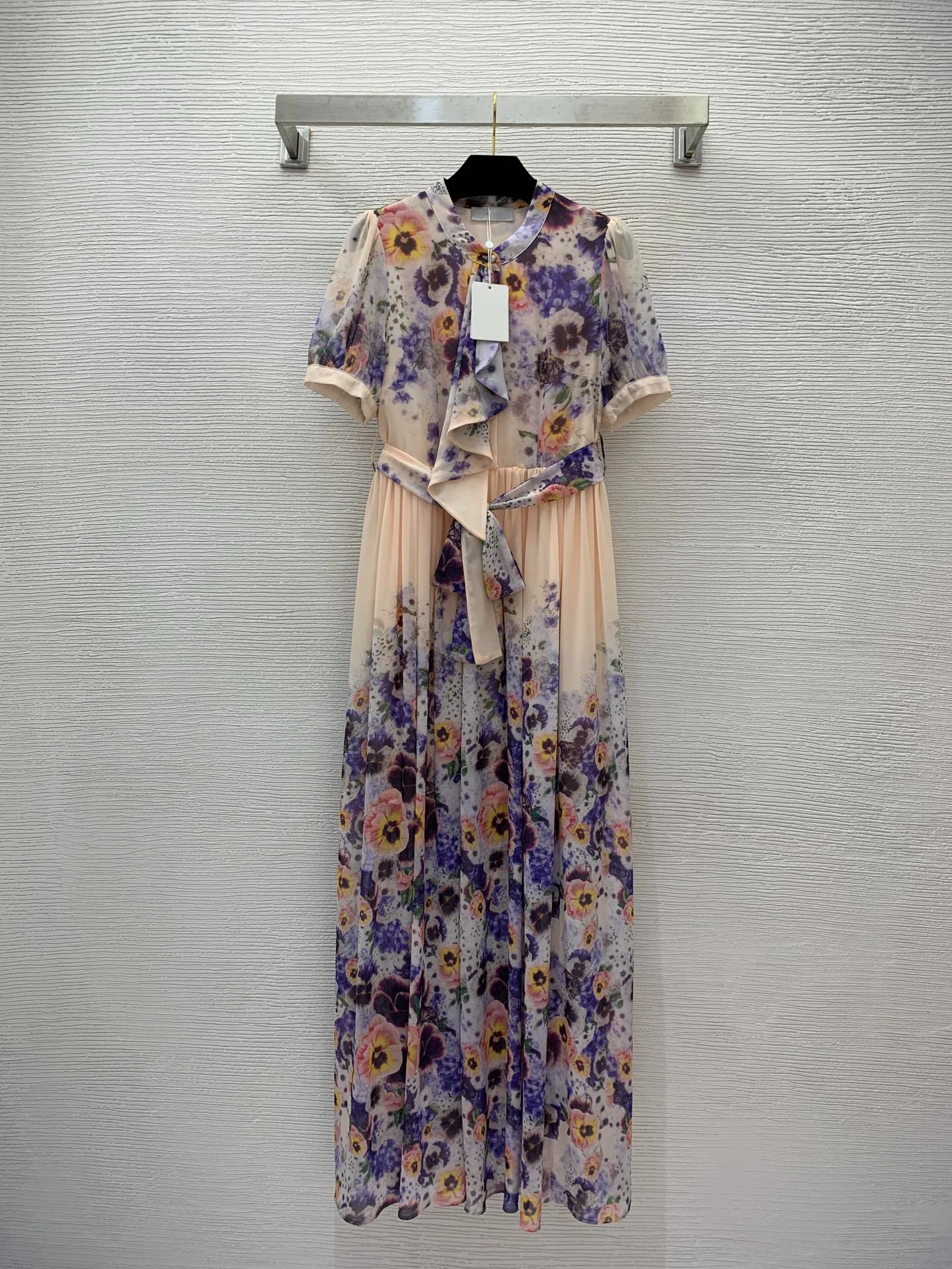 

2023 Fashion Buttoned Placket To Show Thin Waist Swing Short-sleeved Dress