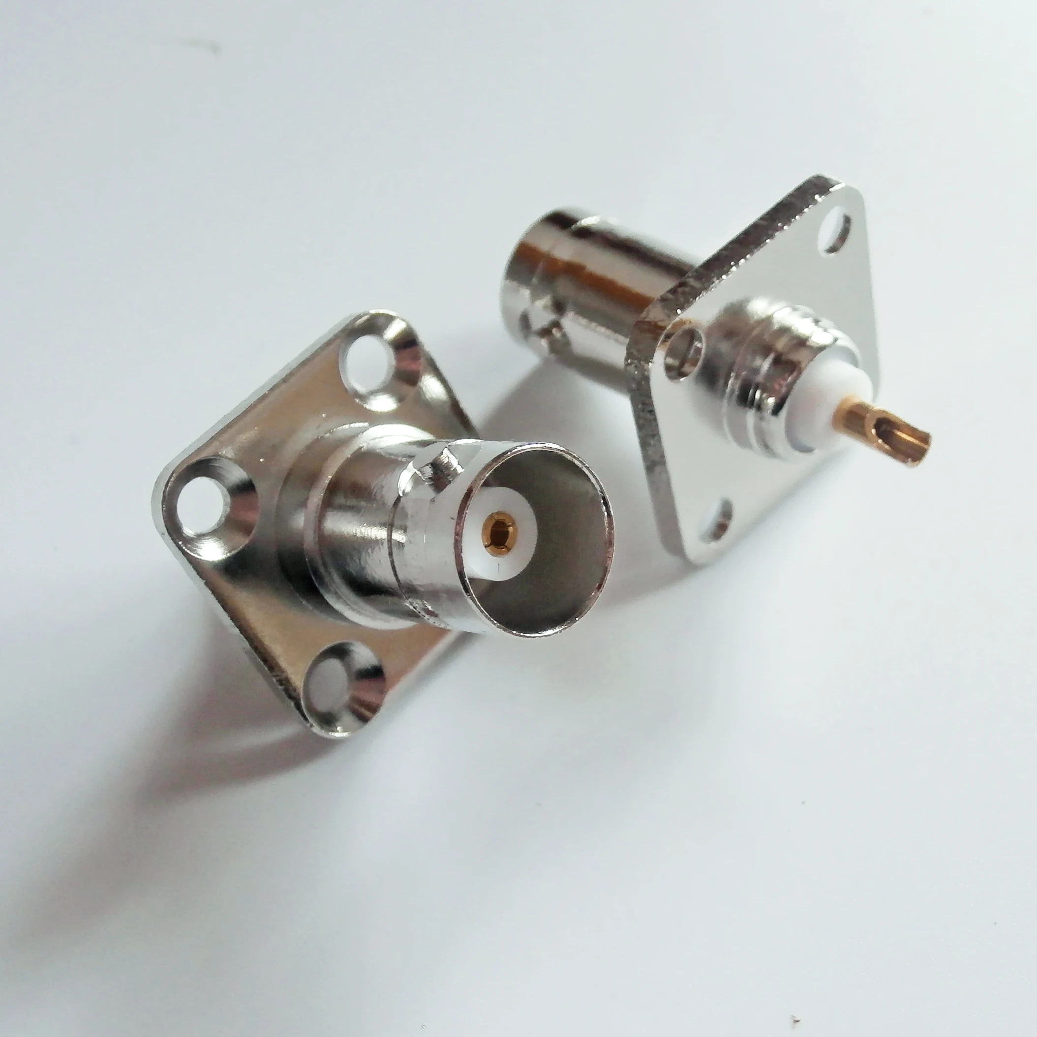 

RF BNC Q9 Connector Socket BNC Female With 4 Hole Flange Panel Chassis Mount 17.5 mm Plug solder cup Brass RF Coaxial Adapters