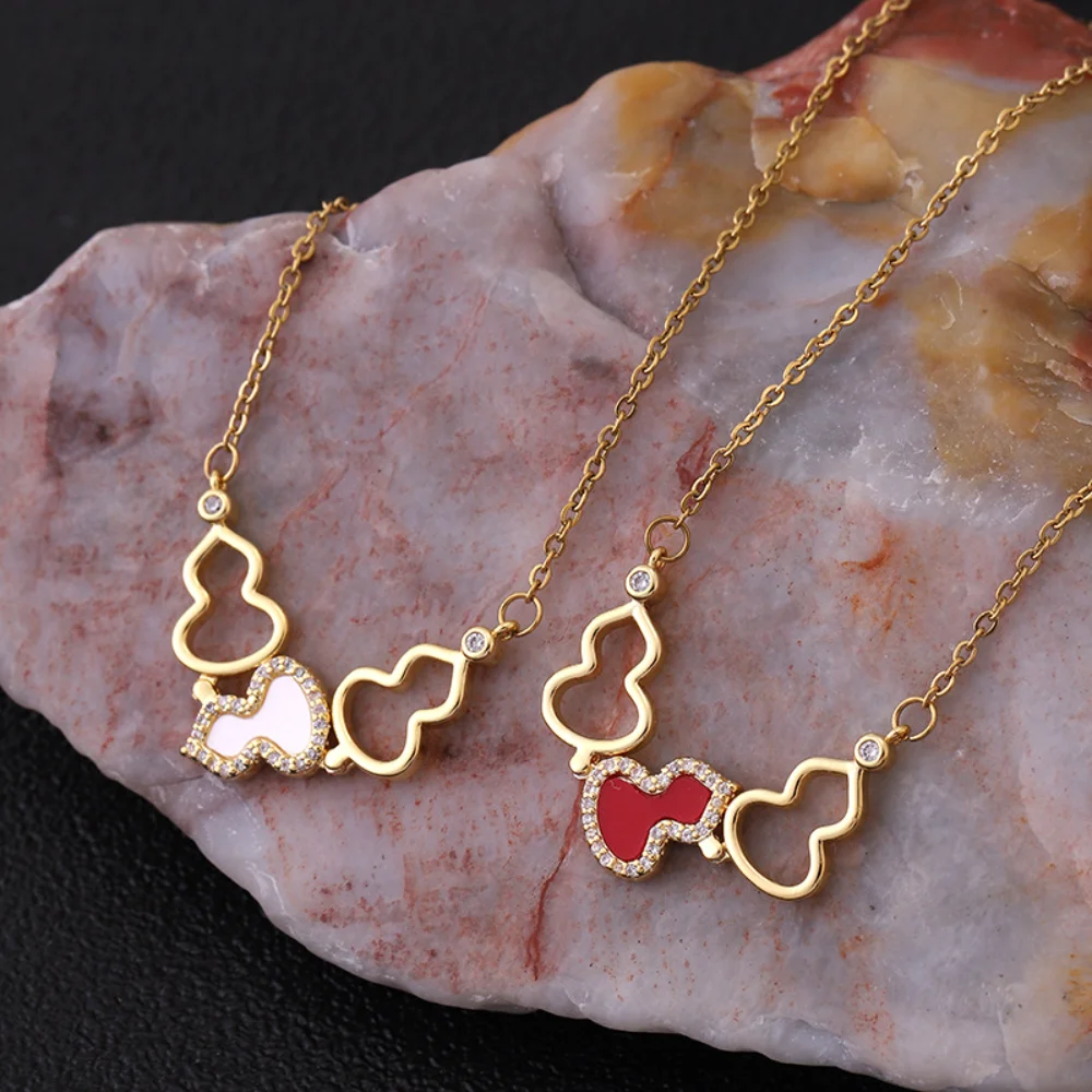 

Chinoiserie Gourd Flash Diamond Patchwork Pendant Necklace Jewelry For Women's Versatile Titanium Steel Lock Bone Chain