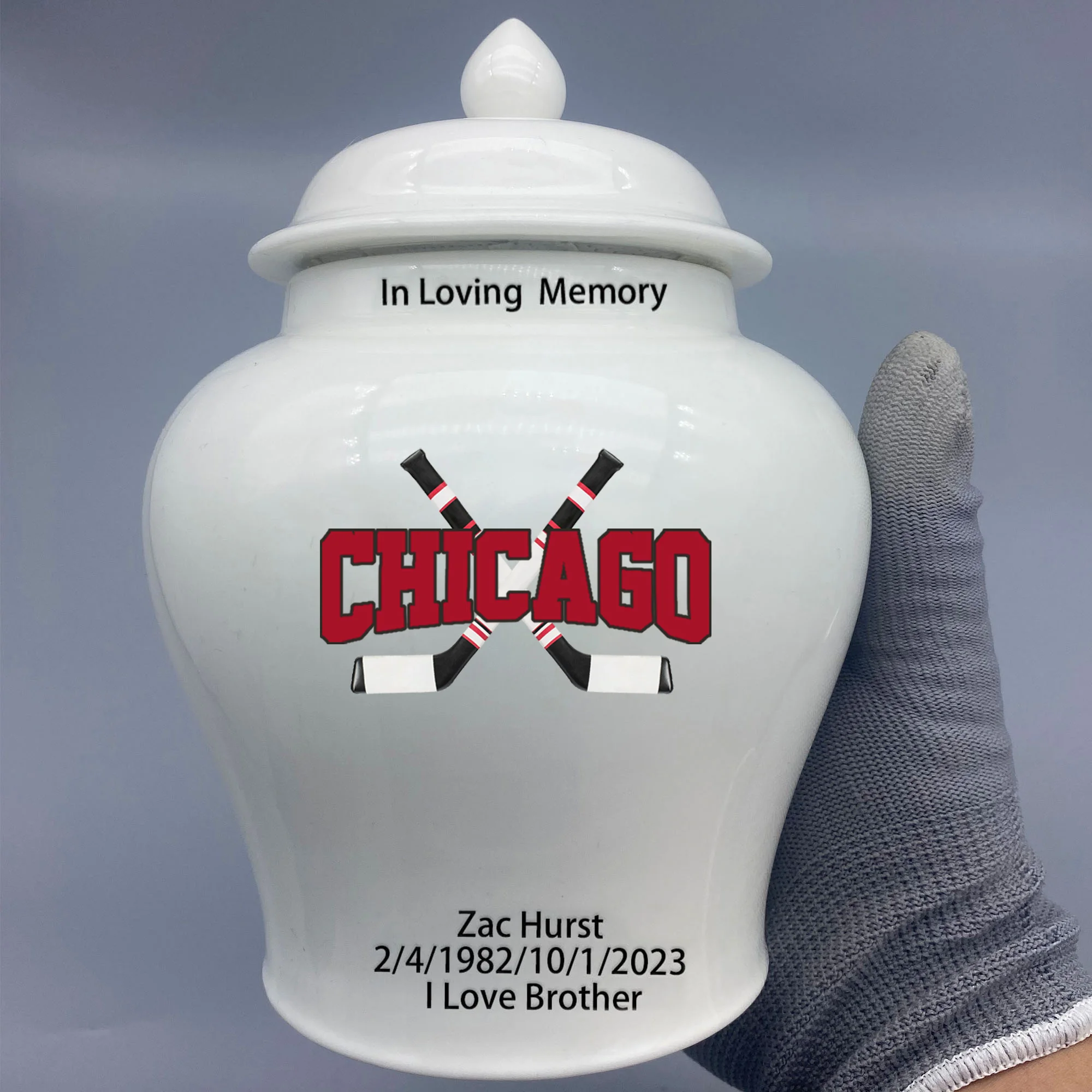 Средняя урна для хоккейной урны с тематикой Chicago Blackhawks. Пожалуйста пришлите мне