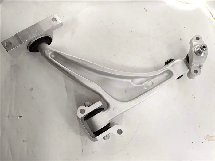 

Шаровой шарнир передней нижней подвески в сборе для Volvo xc90 2015р. 32246811 32246810