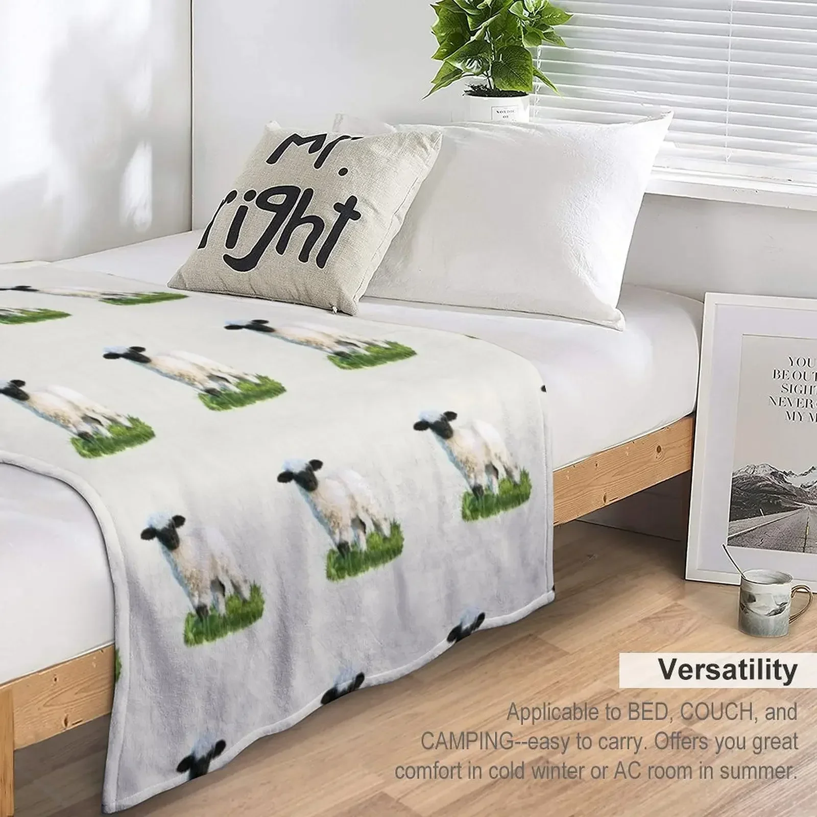 Одеяло Valais Blacknose Lamb in a Meadow Одиночные дизайнерские одеяла