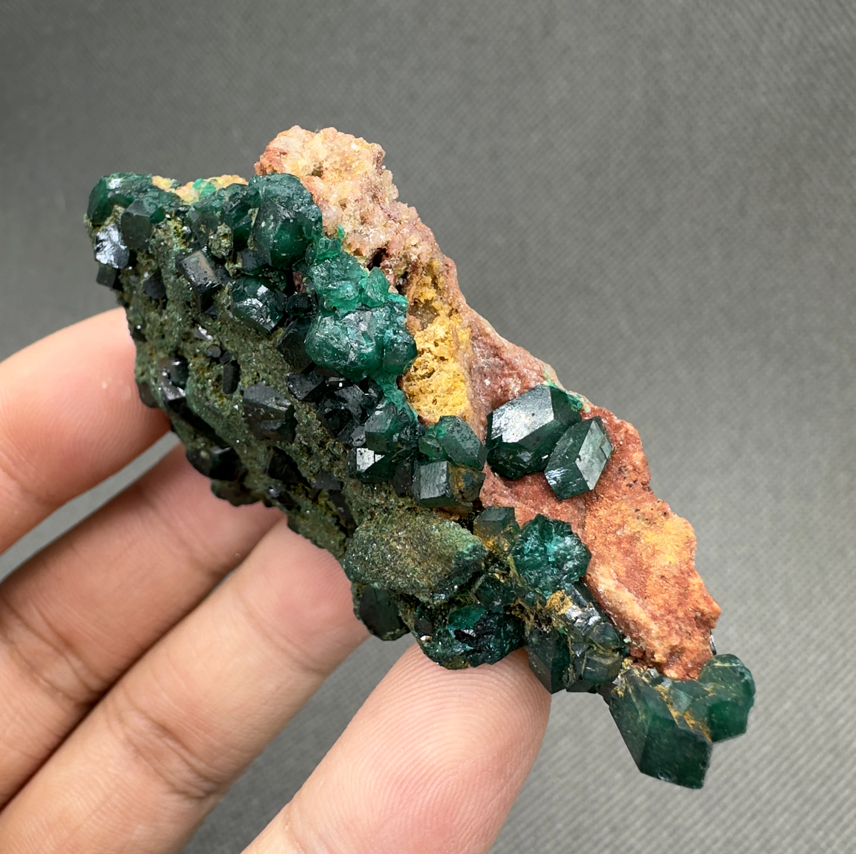 

Натуральный зеленый диоптаз из Конго QIANCHUAN