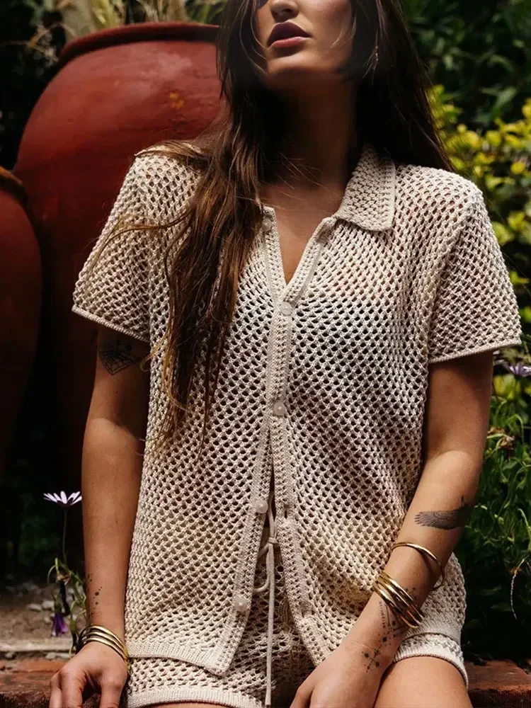 Повседневный вязаный топ с вырезами и короткими рукавами комплект шортами