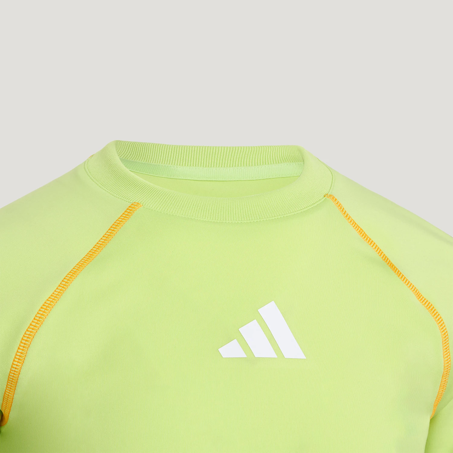Фото Оригинальная летняя детская повседневная футболка Adidas с круглым вырезом и короткими рукавами, модель KZ2776. №4