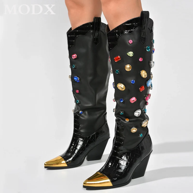 Зимние ковбойские женские сапоги на массивном каблуке с острым носком модные