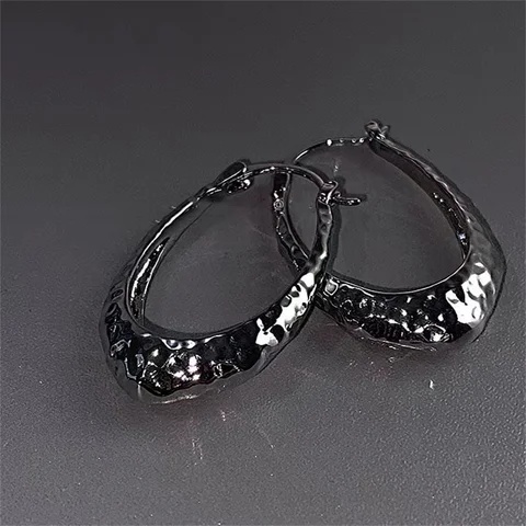 Черные серебристые серьги-кольца