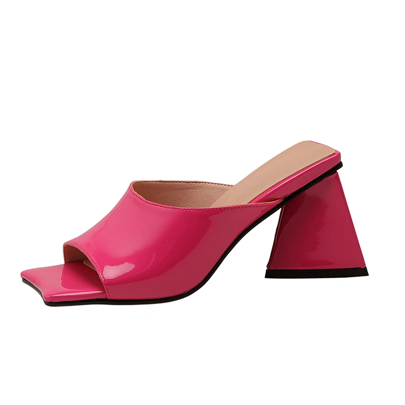 Сандалии женские на высоком квадратном каблуке пикантные шлепанцы