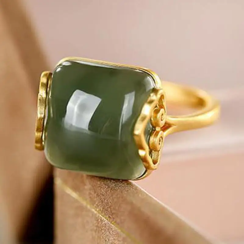 

Женское кольцо из серебра 925 пробы с нефритом