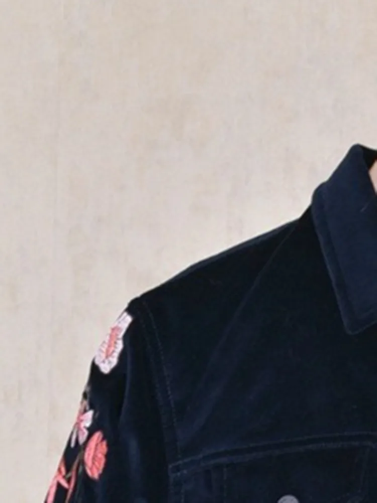 

Женская осенне-зимняя Изысканная бархатная куртка с цветочной вышивкой, однобортная женская короткая теплая бейсбольная куртка с отложным...