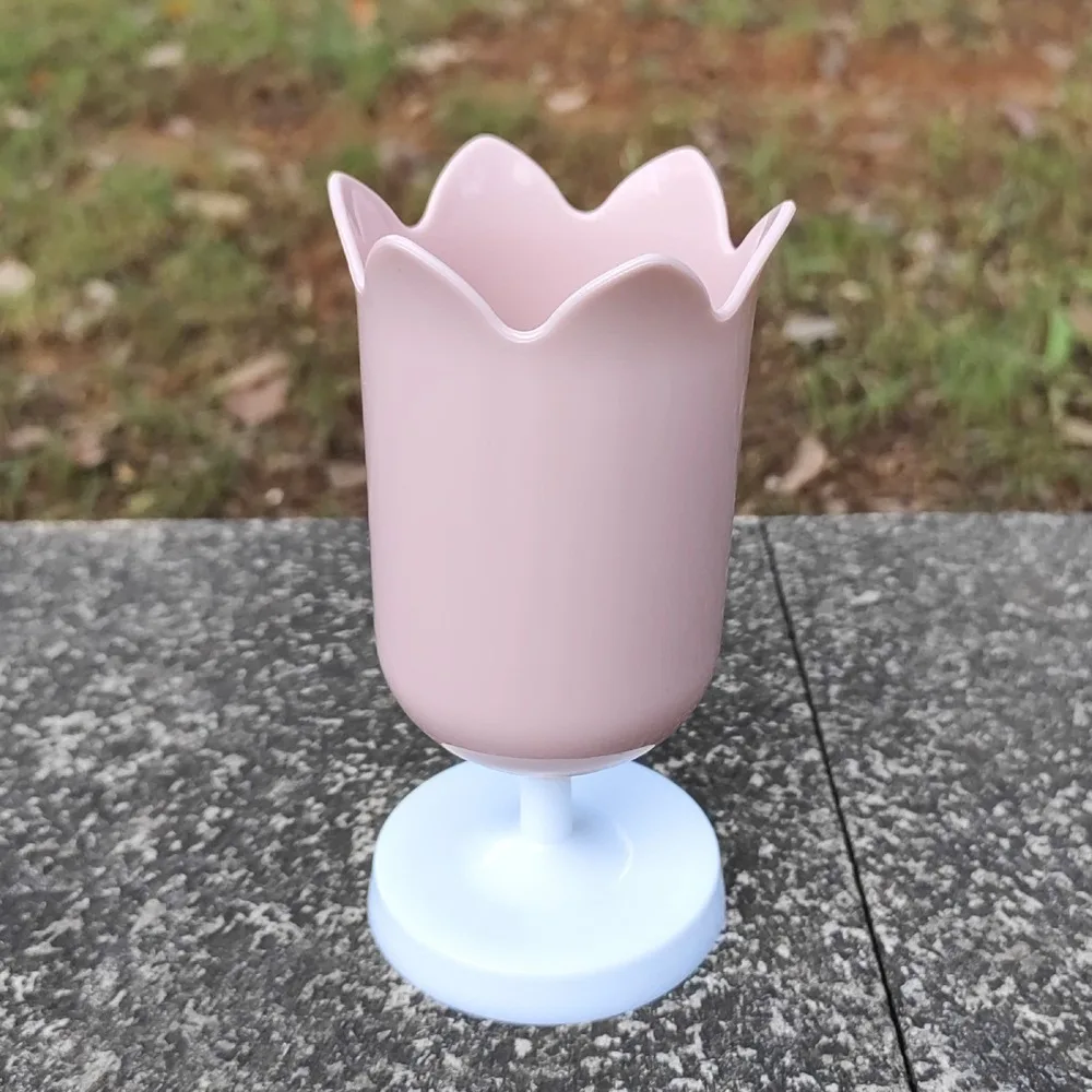 

Пластиковый органайзер для ручек в форме тюльпана