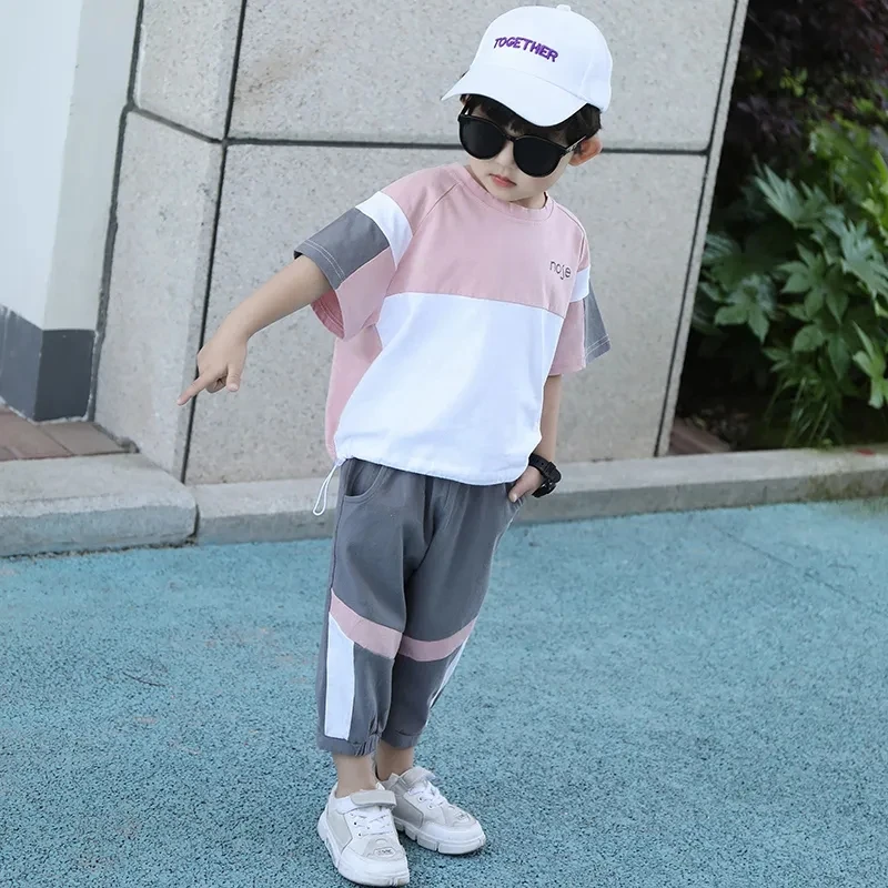 

Комплект летней одежды для мальчиков, новинка 2023, повседневный модный костюм из двух предметов в стиле пэчворк с круглым вырезом и коротким рукавом, высококачественный костюм