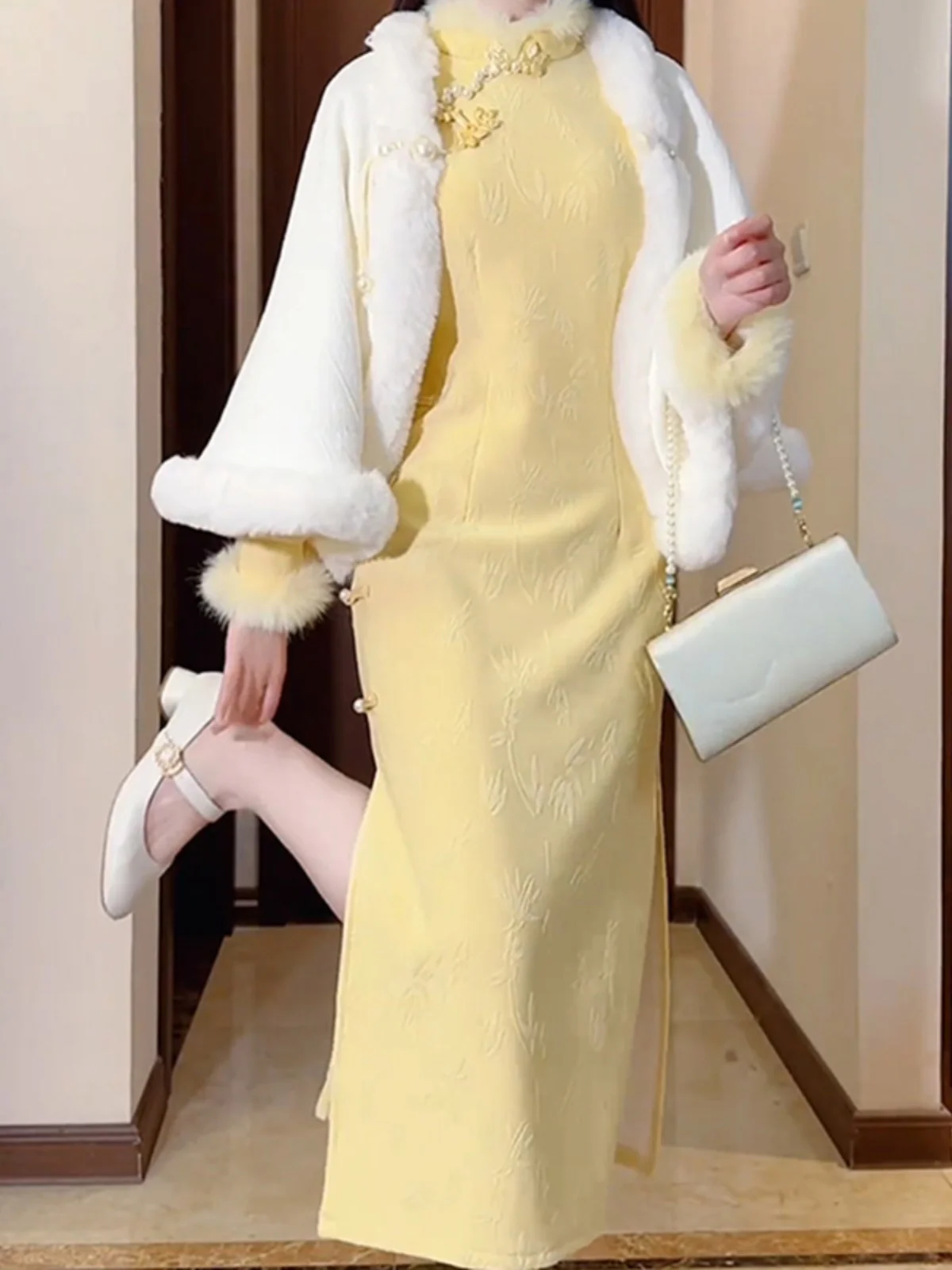 2024 новое китайское улучшенное желто-белое и красивое темпераментное платье для