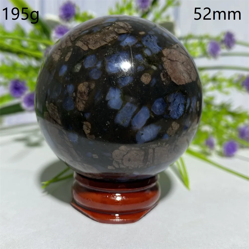 

Хрустальный шар из глаукофана