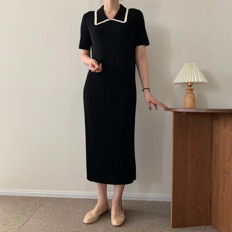 

In the summer of 2023, the new pleated skirt with lapels and pullovers was a long loose and slim knit dress for women.