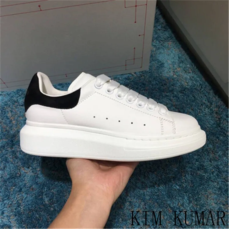 

The new sneakers are widely favored by sneakers. They are made of white leather and are designed with thick rubber sole and sued