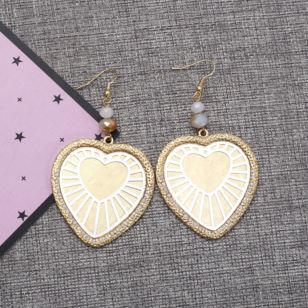 

Fashion Two-color Electroplating Alloy Inlaid Rhinestones And Hollowed Copper Sheet Heart Earrings For Women Trending Products