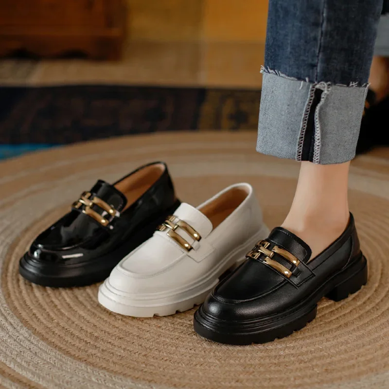 

British style thick-soled loafer women's spring and autumn simple all-match casual shoes chain small leather shoes women2023