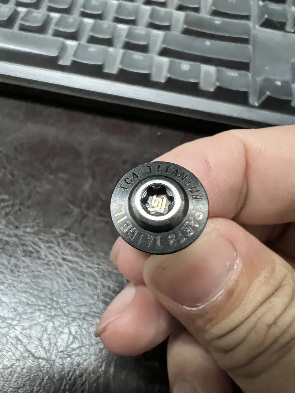 

Titanium Bolt for Riding shell modification M5 x20 25 30mm Butterfly Umbrella Torx Head Titanium Screw Ti Fastener 2 pcs