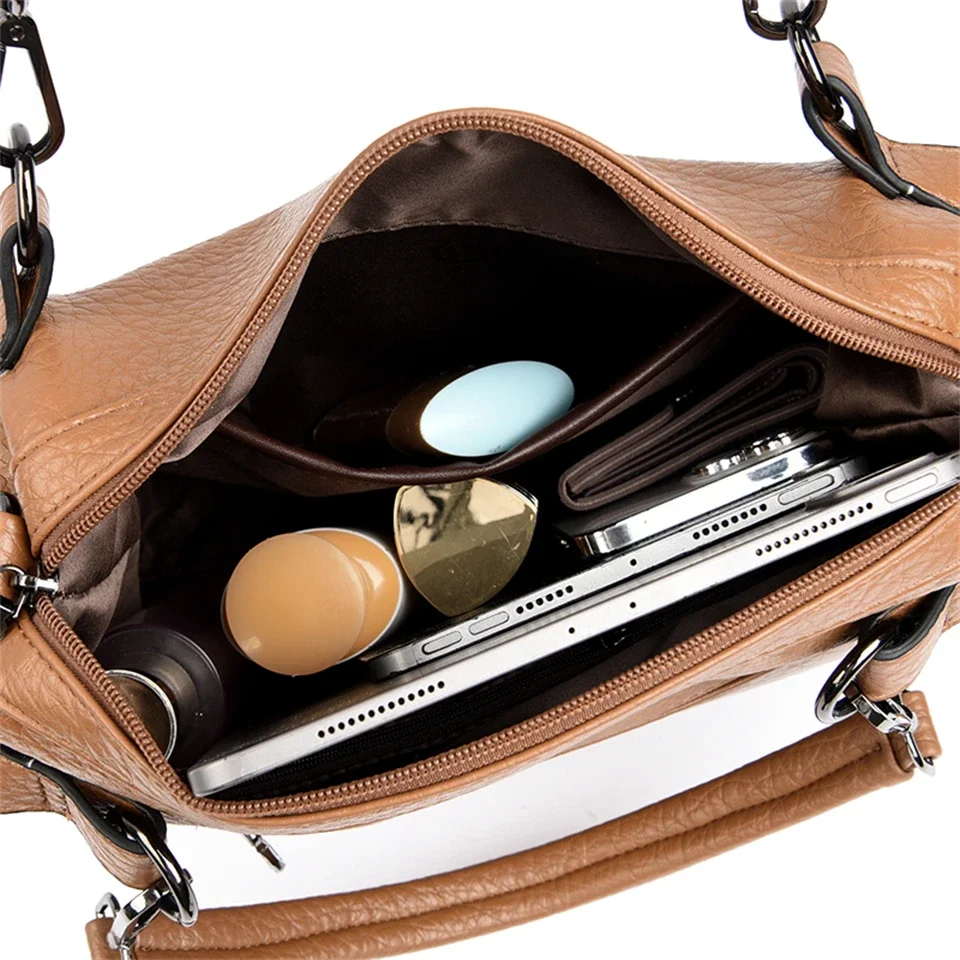 Женская сумка-тоут из мягкой кожи с ручками и плечевым ремнём