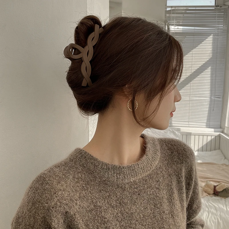 

Frosted Simple Grab Clip Female Shark Clip Large Plate Hairpin Back Of The Head Bath Clip Headdress Temperament Hair Grab