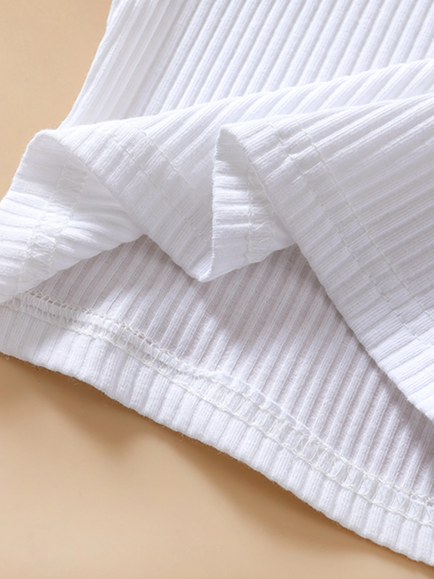 

Милый комплект из 2 предметов для маленьких девочек, жилет без рукавов, рубашка, майка и джинсовые брюки с широкими штанинами и принтом в виде сердечек