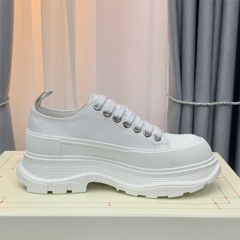 Luxury Brand Designer Women Small White Shoes Classic Fashion Canvas Flat Shoes Comfortable Sheepskin Soft Soled Walking Shoes