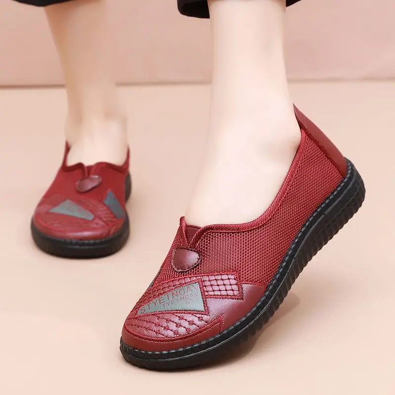 Flat Shoes Ladies 2023 New Mesh Breathable Sneakers Light Women Summer Loafers Soft Sole Comfortable Mom Flats Shoes Moccasins