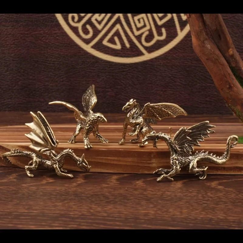 Фото Винтажная латунная металлическая фигурка Warcraft Magic Dragon, креативный динозавр, летающий дракон, украшение для стола, аксессуары, офисные миниатюры №1