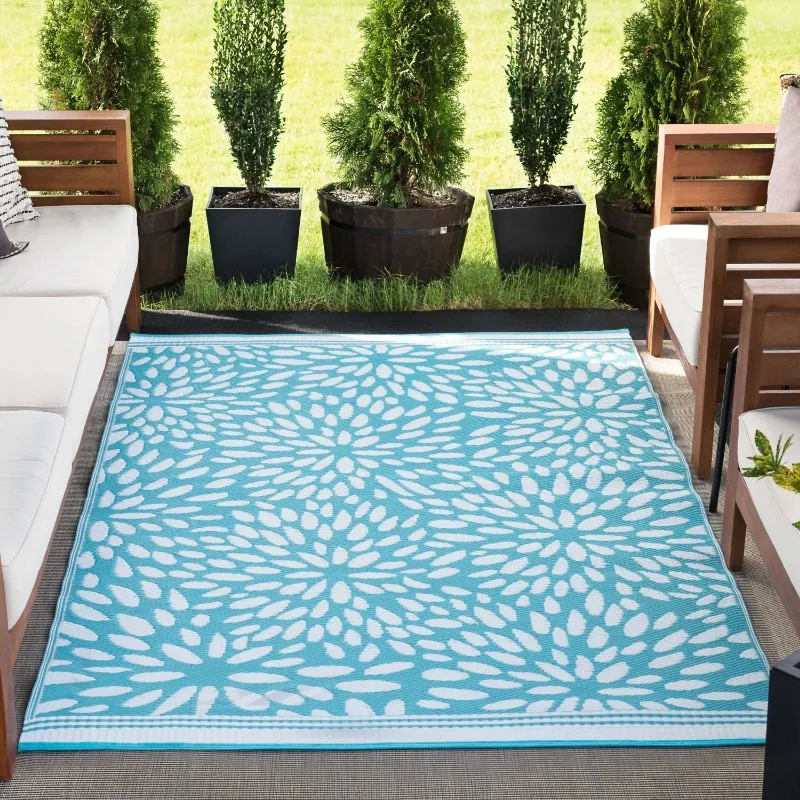 

Aqua and White Outdoor Area Rug, 4' x 6'