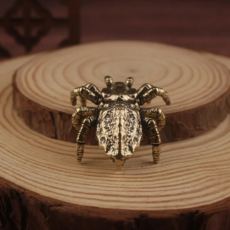 Миниатюрные медные фигурки пауков-тарантул
