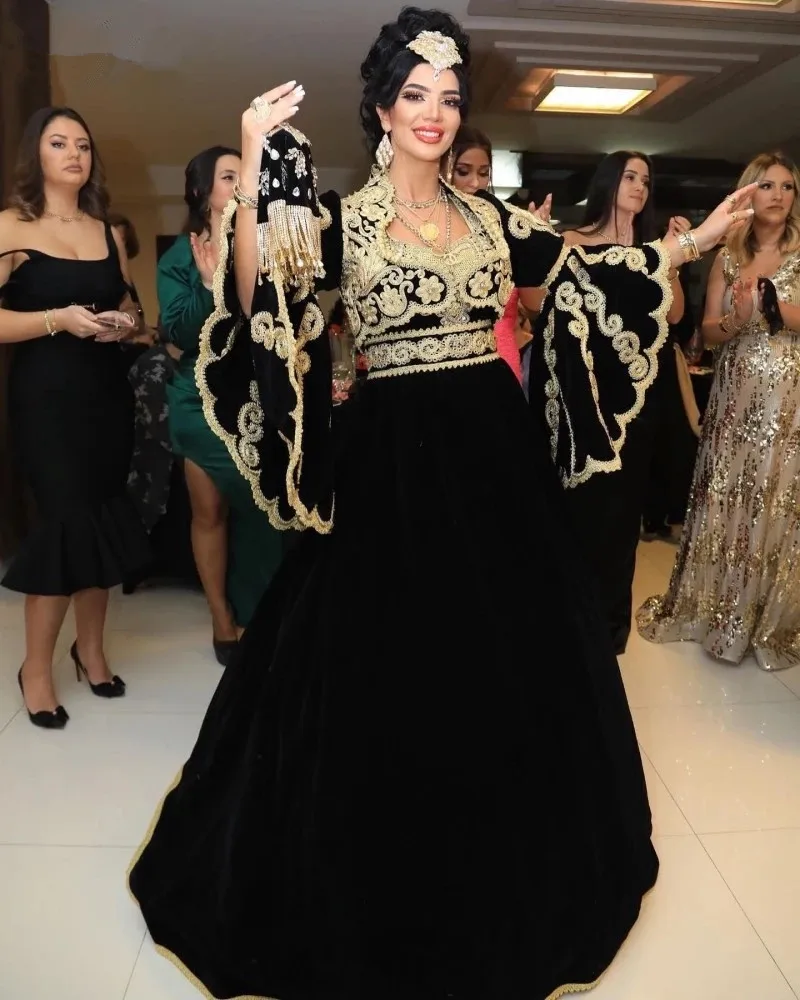 

Traditional Albanian Black Prom Occasion Dresses with Long Sleeve Jacket Gold Lace Embroidery German Kosovo Evening Gowns