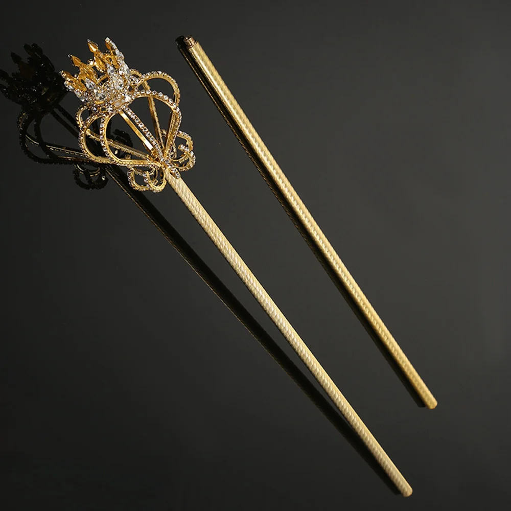 

Crown Scepter Bling Golden Magic Wand Girls Hollow Teardrop Shape Copper Fairy Sticks Wedding Bride Props Party Handheld Jewelry