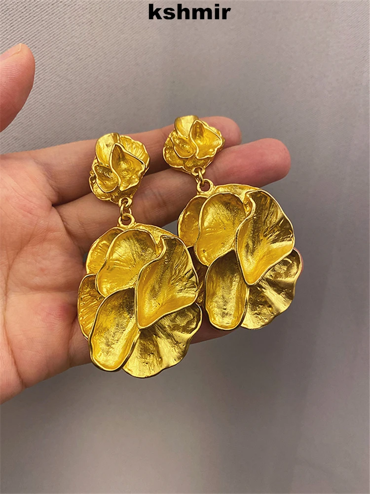 

Vintage metal Earrings Corrugated pleated design sense fashion exaggerated pendant women's studs