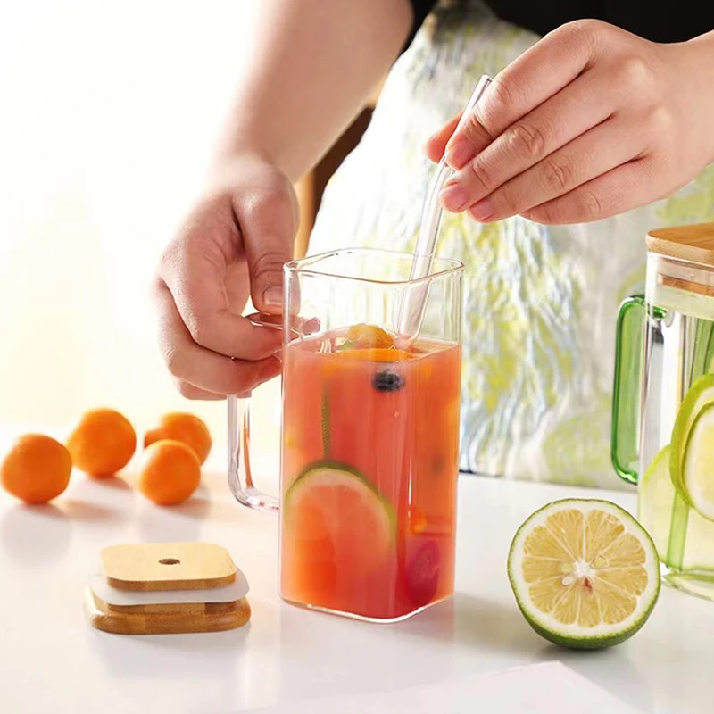 Квадратная кружка с крышками и соломинками