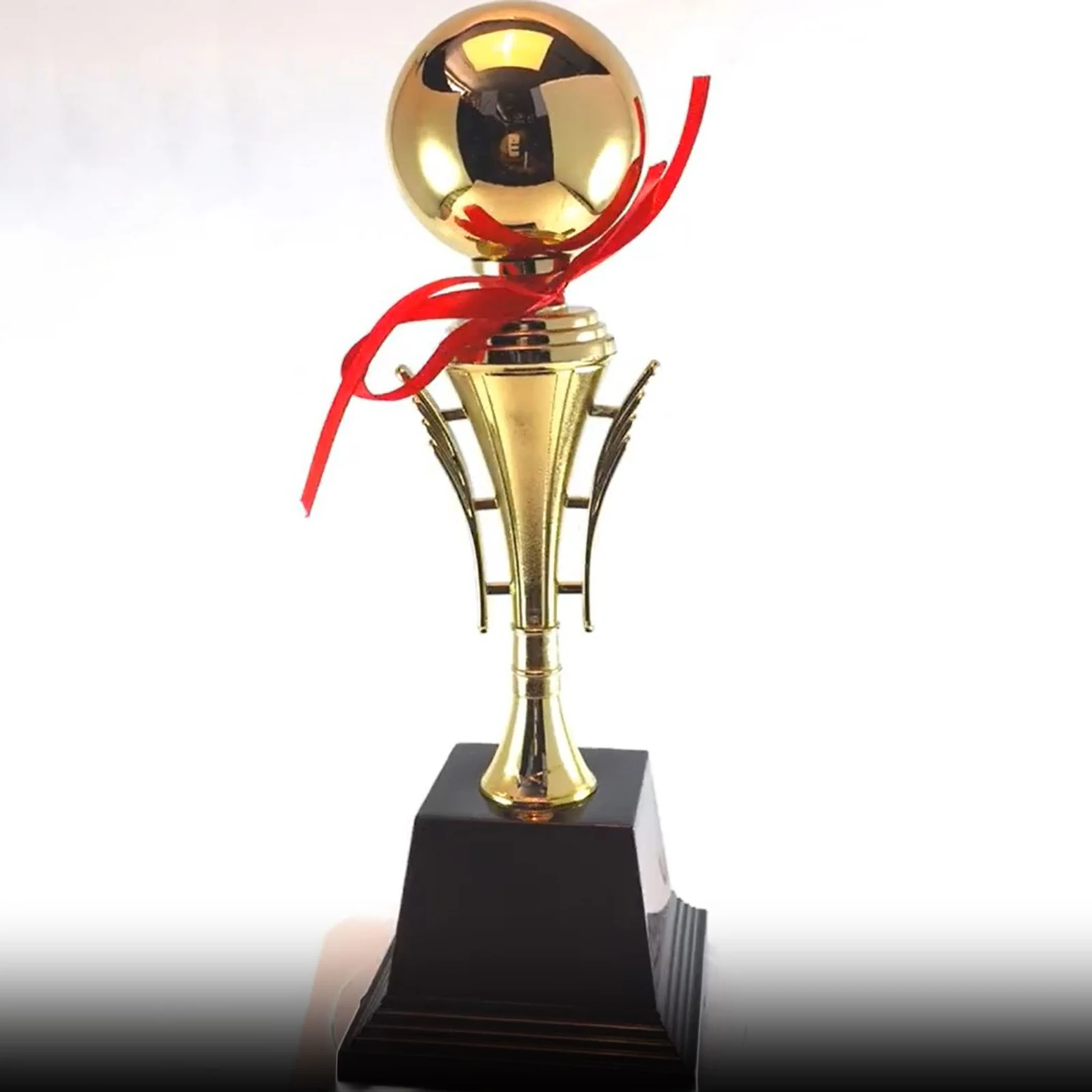 Сферический трофей в виде золотого шара для соревнований по футболу подарки
