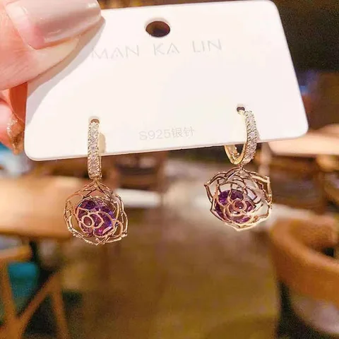 Серьги-пряжки с цирконом в виде розы из цинкового сплава