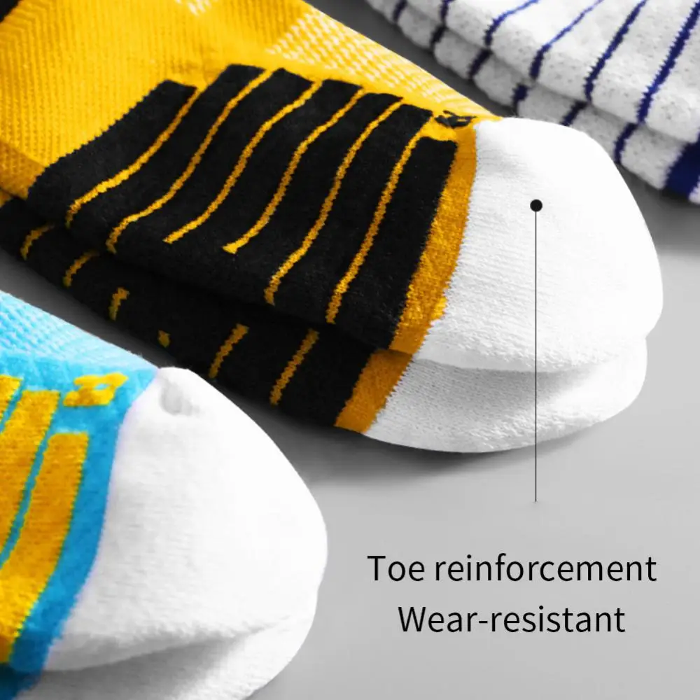 2 Pairs Men Breathable Sports Socks Mesh Comfortable Socks Outdoor Non-slip Anti-dropping Practical Casual Socks