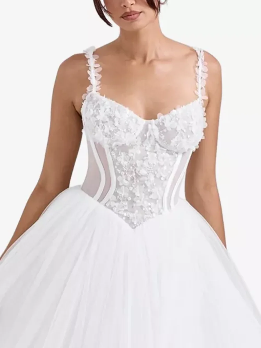 Очаровательное свадебное платье трапециевидной формы с кружевной аппликацией и