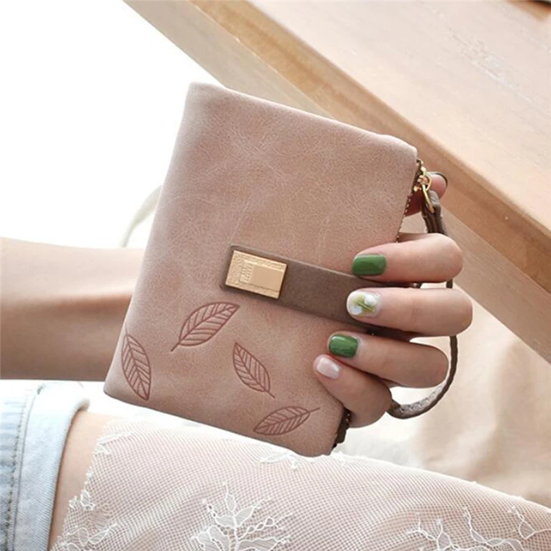

Engraved Leaves Small Wallet Women Wristlet Brand Women Purse Soft Pu Leather Ladies Wallet Card Holder Mini Girl Purse Clutch