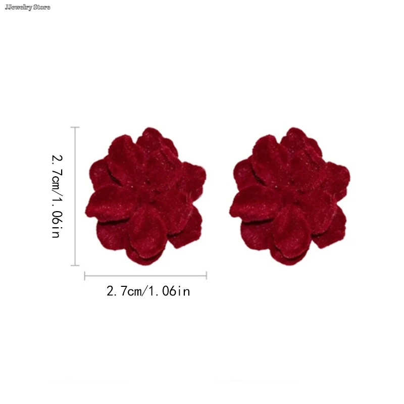 Женские серьги-гвоздики в виде лепестков на осень/зиму